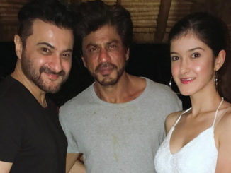 Shah Rukh Khan with Sanjay Kapoor and his daughter Shanaya. Image Courtesy: Instagram