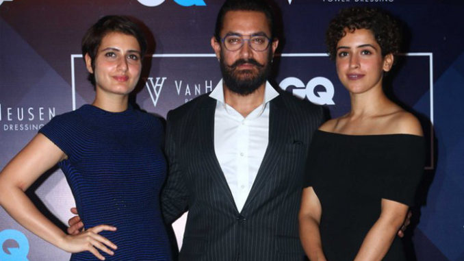 Aamir Khan with his onscreen daughters in Dangal, Sanya Malhotra and Fatima Sana Shaikh