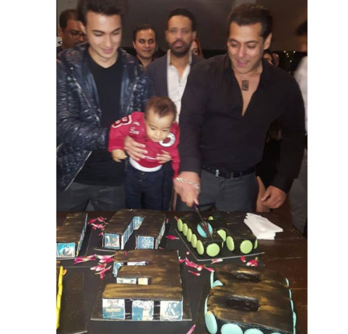 Salman Khan cuts the cake