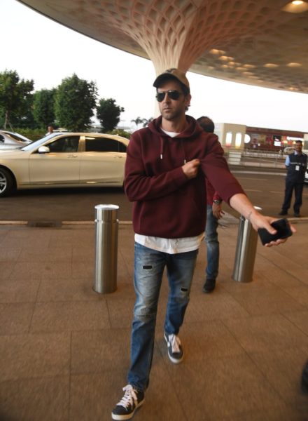 Hrithik Roshan snapped at the airport
