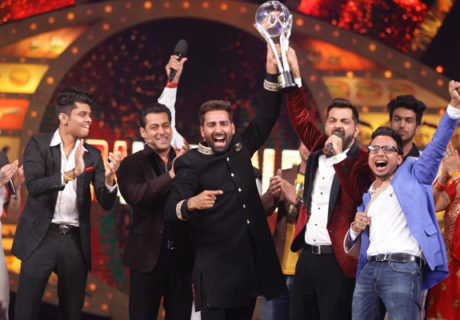 Manveer Gujjar lifts the Bigg Boss 10 trophy