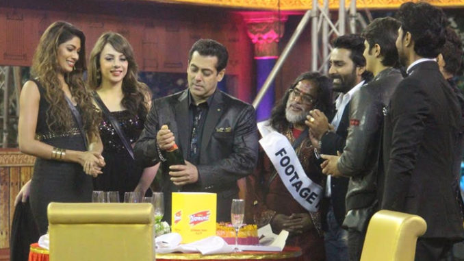 Salman Khan rings in the New Year with the Bigg Boss contestants