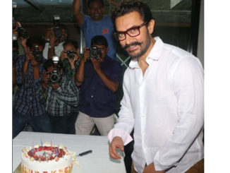 Aamir Khan cuts the cake on his birthday