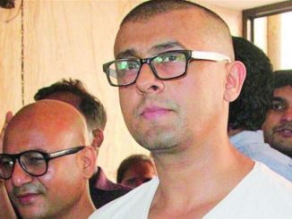 Sonu Nigam after shaving his head. Image Courtesy: Twitter