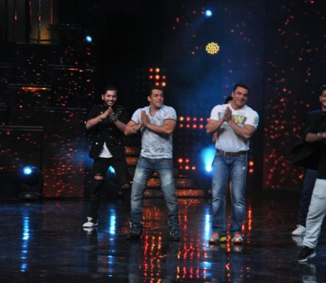 Salman Khan, Sohail Khan shake a leg on Nach Baliye 8