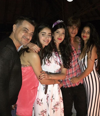 Shah Rukh Khan with daughter Suhana and friends