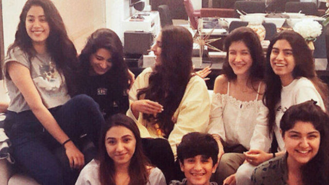 Janhvi Kapoor surrounded by family on her birthday