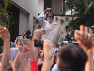 Amitabh Bachchan dances to Badumbaa